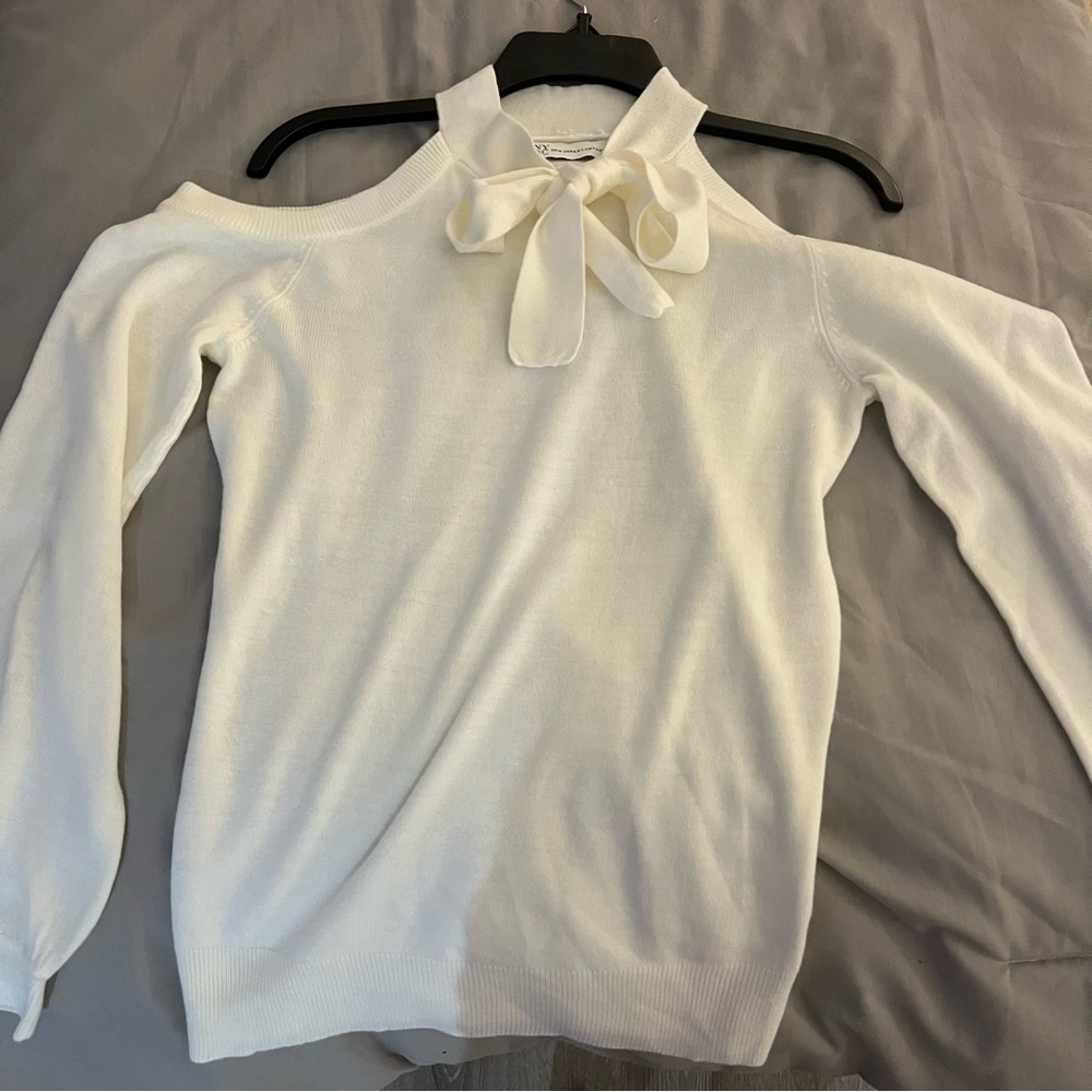 Off white Sweater with bow